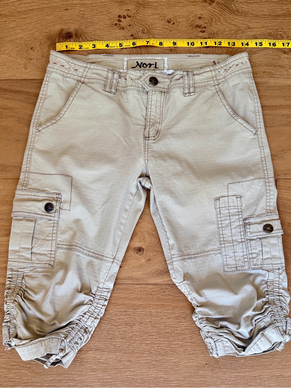 VTG Nori Y2K Khaki Cargo Capri Shorts Pants Cinched Knee Multi-Pocket Snap Wm 3 - Picture 9 of 10